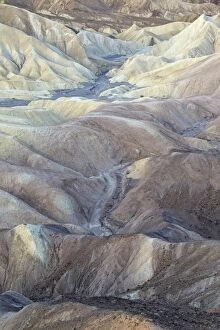 Images Dated 8th April 2011: The eroded badlands of Gower Gulch below Zabriskie