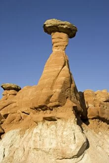 Images Dated 12th April 2005: Erosion - toadstools, also called Hoodoos, in