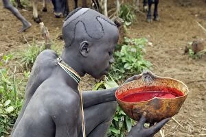 Images Dated 31st July 2006: Ethiopia - Surma: tribe of south west Ethiopia