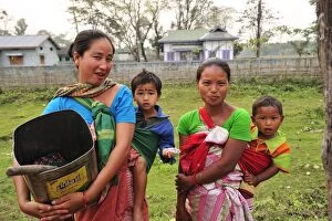 Assam Gallery: Farmer Women with children