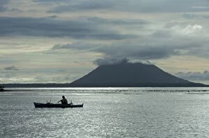 Images Dated 13th April 2009: Fisherman - Manado Tua Island