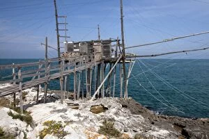 Images Dated 24th April 2011: Fishing platform or Trabucco - ancient design
