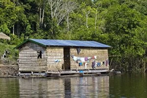 Images Dated 24th August 2014: Floating house on the Purus river Manaus Amazon