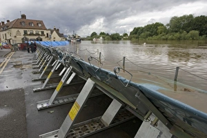 Images Dated 27th June 2007: Flood barriers alongside River Severn June 27 2007 Upton upon Severn Worcs UK