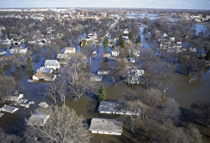 Images Dated 2nd May 2007: Flood - Red River burst it's banks at Grand Forks. North Dakota, USA