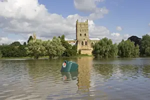 Flooding - Tewkesbury Abbey inundated by unprecedented flooding of the Rivers Severn and Avon July 2007 Gloucestershire UK