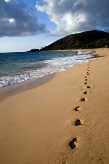 Images Dated 13th August 2010: Footprints on Big Beach, Makena, Maui, Hawaii