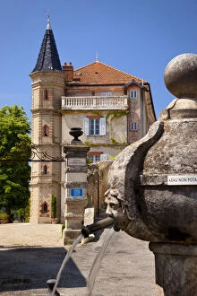 Fountain and villa in Valensole, Provence