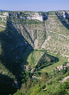 Images Dated 15th December 2005: France - Cirque de navacelles Oxbow lake in limestone gorge, Massif Central