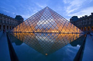 Images Dated 11th March 2011: France, Paris. The Louvre at twilight