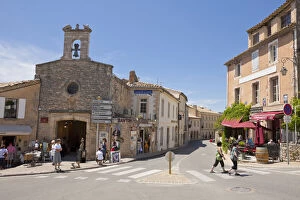 France, Provence, Gorde. Tourists in town