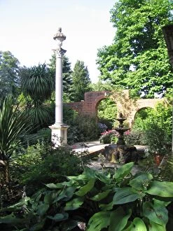Images Dated 16th July 2005: Garden with monument