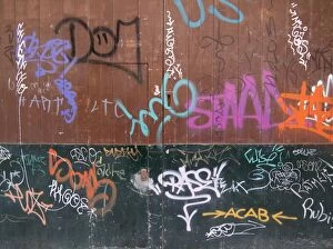 Images Dated 26th November 2009: Gate with graffiti - Palma