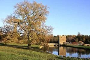 Images Dated 10th November 2010: Gatehouse and Moat of Broughton Castle