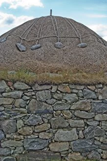 Images Dated 16th June 2009: Gearrannan Blackhouse Village - Close up of wall and roof structure - Restored thatched cottages