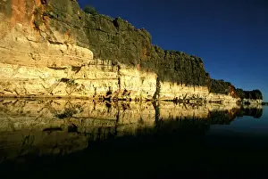 Geikie Gorge - Fitzroy River cuts throughancient limestone cliffs of fossilised reefs - Geikie Gorge National Park, West Kimberley region, Western Australia JPF52469