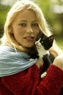 Images Dated 3rd May 2004: Girl with Cat