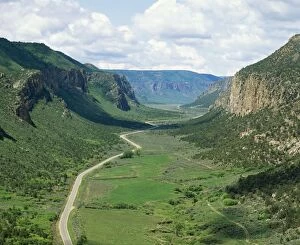 Images Dated 27th May 2010: Glacial U-shaped Valley - carved in Precambrian rocks - Unaweep Canyon Colorado - USA