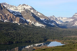 Images Dated 28th May 2009: Glacier National Park - Montana - USA. Borders Waterton Lakes National Park - Aberta - Canada