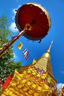 Temples Gallery: Gold Chedi at Wat Phan On Temple in Chiang Mai, Thailand