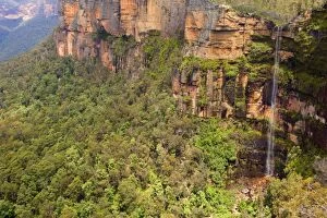 Govetts Leap - high waterfall and red cliffs