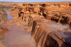 Images Dated 1st March 2009: Grand Falls - raging muddy falls of the Little Colorado River during snowmelt