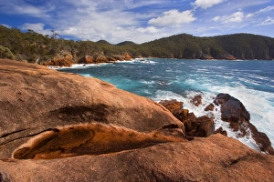 Images Dated 14th December 2008: Granite coastline - view along the ragged, rocky coastline at Freycinet National Park near Sleepy