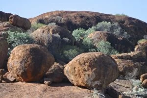 Images Dated 8th June 2003: Granite formations 'The Red Centre', Central Australia West of Marla, northern South Australia