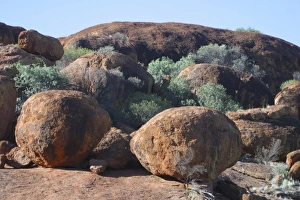 Images Dated 8th June 2003: Granite formations 'The Red Centre', Central Australia West of Marla, northern South Australia