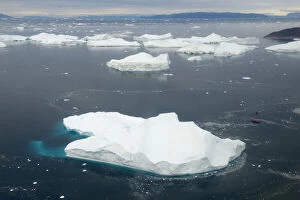 Greenland, Illulissat, Icebergs in fjord