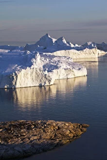 Greenland, Ilulissat, Icebergs grounded