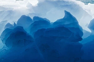 Iceberg Gallery: Greenland, Ilulissat, Midday sun lights