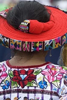 Images Dated 2nd October 2007: Guatemala - womean wearing traditional clothes & hat Guatemala - womean wearing traditional