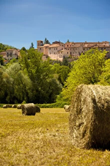 Images Dated 21st January 2013: Hay in a farmers field below Castel San