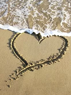 Images Dated 1st January 2010: Heart drawn in the sand of a beach