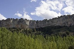 Images Dated 22nd September 2006: High cliffs with nesting vultures near Hortiguela Castille de Leon Spain