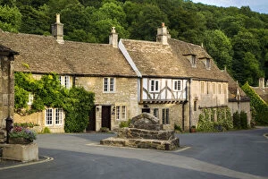 Street Gallery: Homes and shops along the High Street, Castle Combe