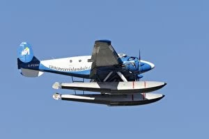 Aeroplanes Gallery: hydravion volant au dessus de glendale cove . Knight Inlet . Colombie britannique