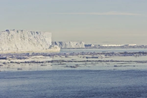 Images Dated 23rd October 2006: Iceberg - Antarctic