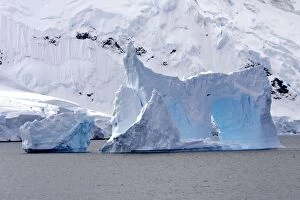 Images Dated 29th October 2006: Iceberg dans le detroit Gerlache