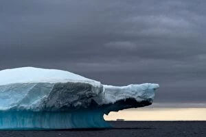 Images Dated 17th February 2016: Iceberg at dusk