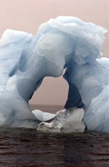 Images Dated 29th July 2003: Iceberg Spitzbergen