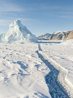Lonely Prints: Icebergs in front of Appat Island