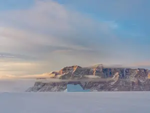 Lonely Prints: Icebergs in front of Storen Island