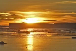 Images Dated 23rd October 2006: Icebergs at sunset - Antarctic
