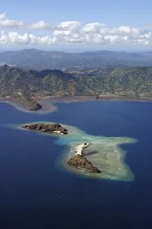 Images Dated 29th July 2004: iles choazil + Gde Terre a Mayotte