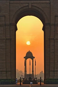 Images Dated 9th June 2010: India Gate, a war memorial in New Delhi
