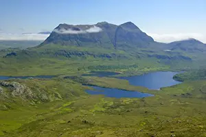 Inverpolly Nature Reserve view from Stac Pollaidh over Loch Sionascaig to Suilven with it's summit enveloped in dispersing clouds Inverpolly Nature Reserve, Wester Ross, Highlands, Scotland, UK