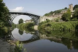 Images Dated 17th August 2005: Iron Bridge over The River Severn