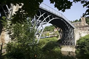 Images Dated 17th August 2005: the Iron Bridge over the River Severn at Ironbridge